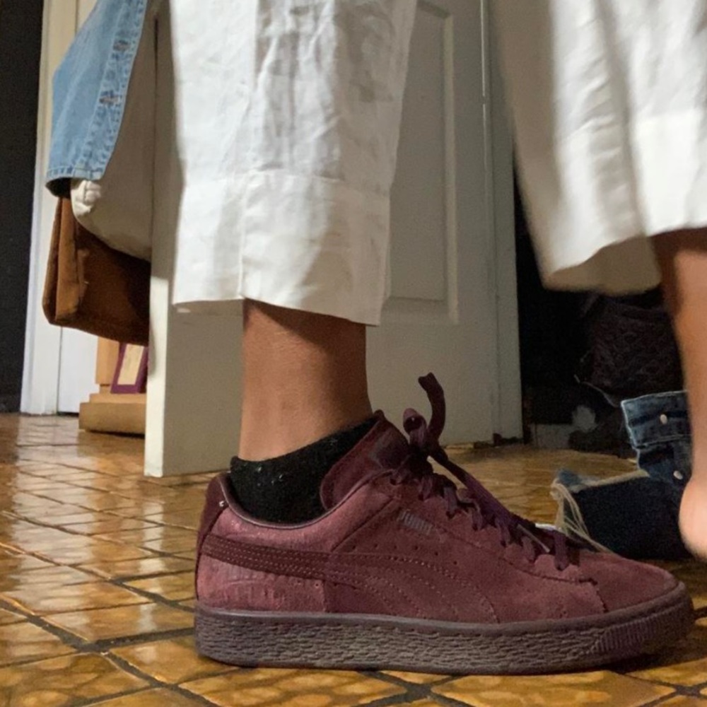 Suede wine colored Puma’s
